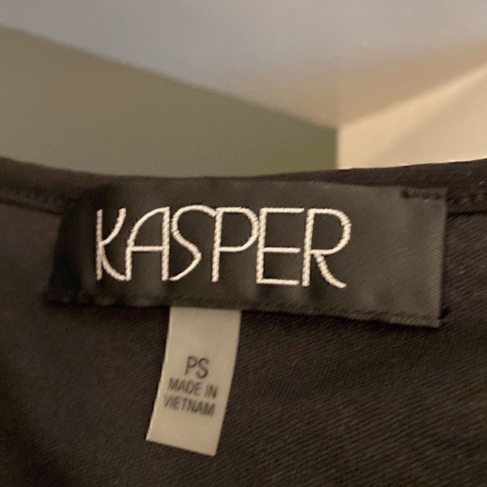 Kasper Black Gold Silver Metalic Stretch Sleeveless Blouse Petite Small - Picture 3 of 4